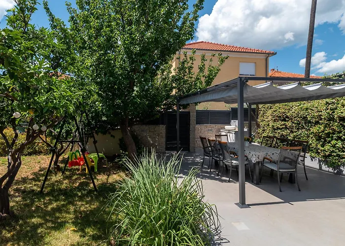 Lota-trogir Apartman *